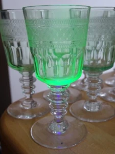 VAL ST LAMBERT 7 ANCIENS VERRES APERITIF CRISTAL MODELE OTHON OURALINE ht 11 cm - Picture 1 of 10