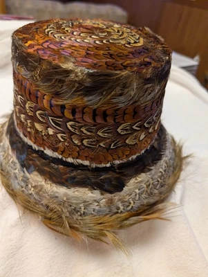 7 vintage womens hats lot, 2 pheasant wedding, black w/veil, red feather, others - Image 1 of 4