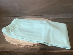 Blair Women’s Textured GREEN PLUS Capri Pants NWOT 24W OR 26W ELASTIC WAIST - Picture 1 of 9