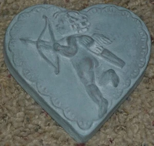 Isabel Bloom 2000 Cupid In Heart Plaque - Picture 1 of 3