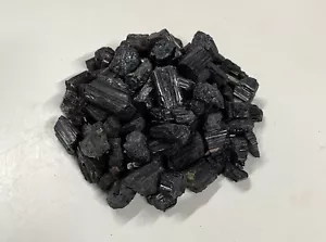 TURMALINA NEGRA ~ PIEZAS DE ROCA ÁSPERA 5 - 20 MM ~ 500 GRAMOS O 1 KILO ~ LAPIDARIA - Imagen 1 de 2
