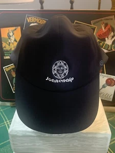 CAPPELLO BERRETTO LULULEMON STRAPBACK NERO BIANCO SONNENALP RESORT VAIL SKI LODGE ADULTO S/M - Foto 1 di 11