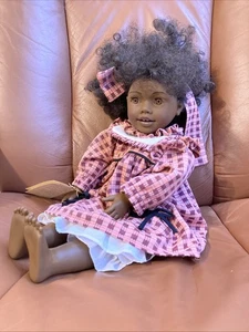 "Muñeca afroamericana Heidi Ott Faithful Friends ELLIE 19"", vestida, años 90" - Imagen 1 de 18