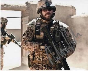 PILOU ASBAEK SIGNED AUTOGRAPH 8X10 PHOTO - EURON GREYJOY GAME OF THRONES - Picture 1 of 2