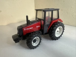 Vintage Britains Volvo BM Valmet 805 Model Tractor Diecast Farm 1:32 Scale 1986 - Picture 1 of 10