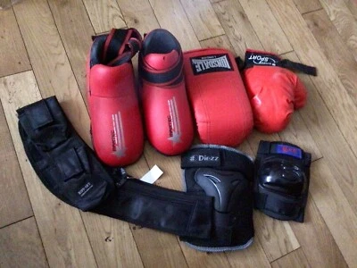 Paquete de artículos deportivos de boxeo para niños usados Foto 1 de 4