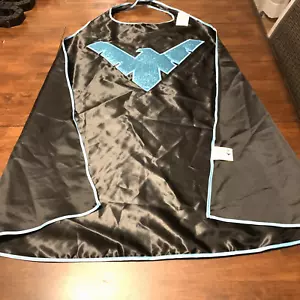 Esclusivo mantello Nightwing con licenza sei bandiere NUOVO con etichette - Foto 1 di 5