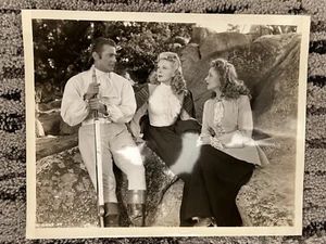 Orig. Filmfoto LETZTE DER ROTEN MÄNNER VON 1947 - EVELYN ANKERS, Julie Bishop, Jon Hall - Bild 1 von 2