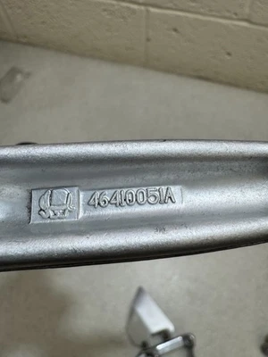 ОРИГИНАЛЬНЫЕ БОЛТЫ КРОНШТЕЙНЫ ДЛЯ НОГ С ЛОГОТИПОМ СЛОНА DUCATI 916 SP SPS 916 748 996 998 - Изображение 1 из 2