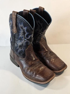 Botas vaqueras occidentales Ariat para niño marrón punta cuadrada ancha 10012794 para niños talla 1 Foto 1 de 4
