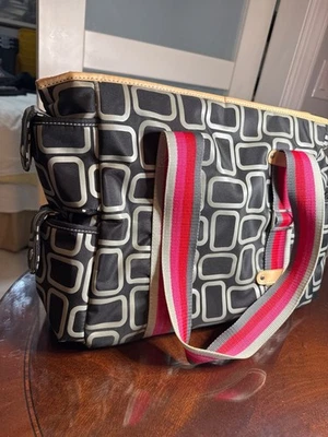 Bolsa de pañales geométrica Merona negra/gris, cambiador y correa para el hombro AC72 Foto 1 de 4