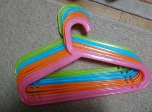 Kinder Kleiderbügel Kleidung Mantel Mehrfarbig Kinder Kunststoff Kind Baby - Bild 1 von 7