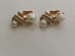 Pendientes de clip vintage Lisner Swirl tono dorado imitación perlas #N78 - Imagen 1 de 6