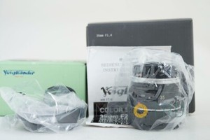 Voigtlander Nokton Classic 35mm f/1.4 MC Lens with LH-6