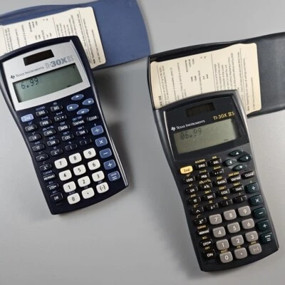 ⭐️2 Texas Instruments Ti-30XiiS Calculator  Blue 1 Works Great  Black 1 Broken. - Image 1 of 4
