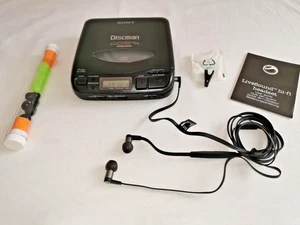 Reproductor de CD portátil SONY D-33 Discman 1993 Mega Bass con auriculares intrauditivos - Imagen 1 de 4