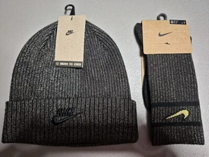 $50 Nike Air Sportswear Futura Peak Gorro y Calcetines Crew Talla M Metálico Dorado Negro - Imagen 1 de 14