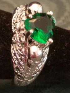 US SELLER GOTHIC PUNK DOUBLE SKULL Green Emerald SIMULATED HEART GEM RING SIZE 6 - Picture 1 of 6
