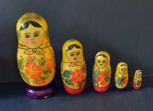 VINTAGE 1970er SAMMLERSTÜCK RUSSISCHE HOLZ-SCHACHTELPUPPEN MATROSCHKA 5-TEILIGES SET - Bild 1 von 6