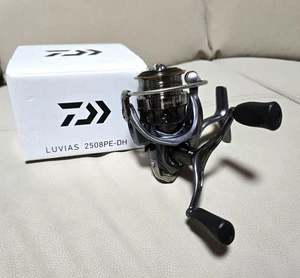 DAIWA 15 Luvias 2508PE-DH Spinning Fishing Reel Excellent Condition - Picture 1 of 5