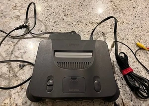 N64 CONSOLE GAME SYSTEM NINTENDO W/ 3 Controllers Tested - Picture 1 of 8