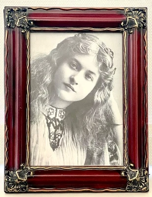 Vintage Victorian Style Ornate Burgundy with Gold Corner Accents 5x7 Photo Frame - Image 1 of 4