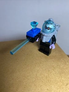 Lego Mr. Freeze Minifigure Batman II sh355 for Set 10737 - Picture 1 of 7