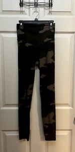 Offline by Aerie"" Leggings ~ Damen GR.-Med in traditionellem Tarnmuster (EUC) - Bild 1 von 8