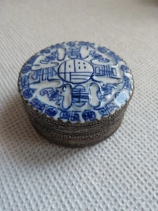 Old Chinese Blue White Porcelain Round Trinket Box Silver Plated 3" - Picture 1 of 5