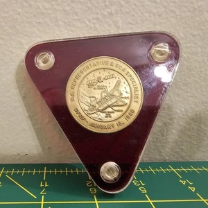1986 Space Shuttle Columbia Commemorative Souvenir Coin In Acrylic, B2b6 - Picture 1 of 2