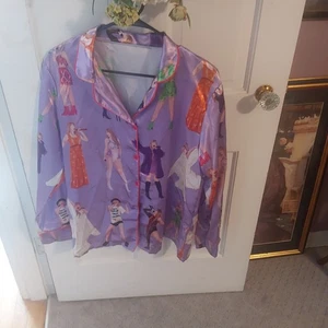 Taylor Swift Pyjama Schlafanzug Oberteil Shirt Eras Silky Satin Lila Schön! - Bild 1 von 3