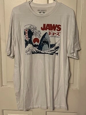 Camiseta Riot Society Mandíbulas Blancas Extra Grande Talla XL Camiseta Gráfica Tiburón Japonesa Foto 1 de 4