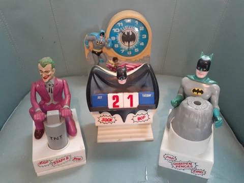 Working Batman Executive Desk Set w/Joker Stapler & Batman Talking Alarm Clock Cover