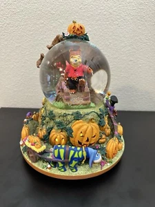 Disney's Winnie the Pooh & Friends Lighted Musical Rotating Halloween Snowglobe - Picture 1 of 6