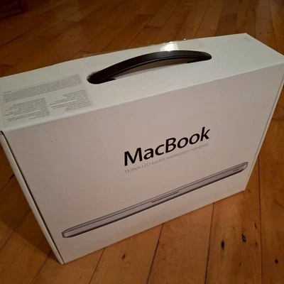 Apple MacBook 13" 2008 Originalverpackung Komplett-Set mit Zubehör - Bild 1 von 4