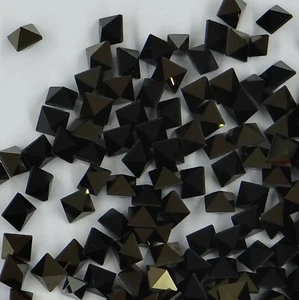 4415 4 NN: 50 Swarovski Strasssteine konischer Boden Ref. 4415 4mm VIERECKIG - JET NUT - Bild 1 von 3