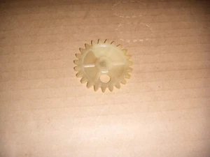 New OEM Stihl Chainsaw Spur Gear 020 FS200 1114 647 1805 - Picture 1 of 2