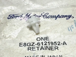 Genuine Ford Door Latch Rod Clip / Retainer NOS E8GZ-6121952-A - Picture 1 of 2