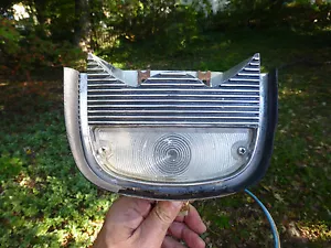 1958 Cadillac Guide Turn Signal Light F5-58 Lens and Housing Assembly - Foto 1 di 8