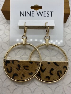 Pendientes colgantes de aro con estampado de guepardo Nine West leopardo animal tono dorado Foto 1 de 4