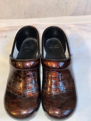 Zueco Dansko Work Wonders Deslizable Marrón Reptil Charol Mujer 40 (9-10) Foto 1 de 4