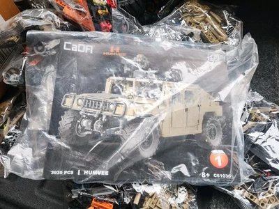 CaDA 1:8 HUMVEE Off-Road Army Truck Brick Model 3935pcs Suitable For Kids Age 8+ - Image 1 of 4