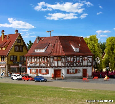 VOLLMER 47645 Scala N Serie Classic: Ristorante ad angolo Lamm (Bahnhofstraße 1) - Immagine 1 di 2