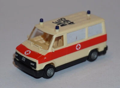 PRALINE Fiat Ducato Ambulance Croix Rouge allemande HO 1/87 - Photo 1/4