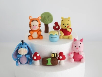 Winnie the Pooh and Friends Comestible Fondant Pastel Toppers con Setas y Árbol  Foto 1 de 4