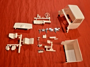 AMT Ford LNT 8000 Snow Plow Cab and Interior Parts 1/25 - Picture 1 of 2