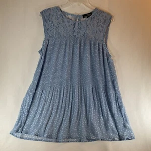 Blusa sin mangas Suzanne Betro azul cielo XL lunares con detalle de encaje - Imagen 1 de 10