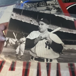 YOGI BERRA NEW YORK YANKEES 8X10 PHOTO BASEBALL โพ๏ธ๐๐ฅ - Picture 1 of 3