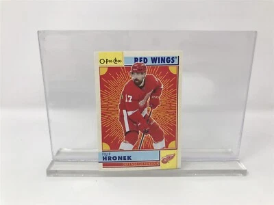 Filip Hronek 2022-23 O-Pee-Chee Retro #194 Detroit Red Wings - Image 1 of 2