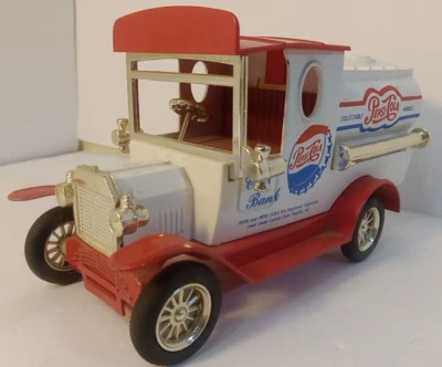 Banco de monedas de metal para camión de reparto coleccionable Pepsi-Cola Foto 1 de 4